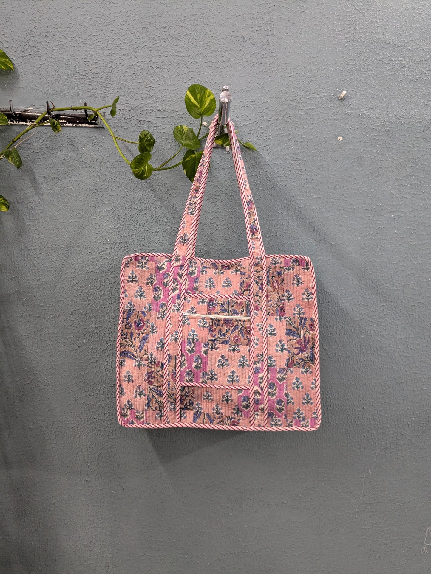 Cotton handmade block print bag, patchwork quilted bag, tote Large travel bag, Quilted Tote Bag, Quilted Cotton Tote bag With Zipper
