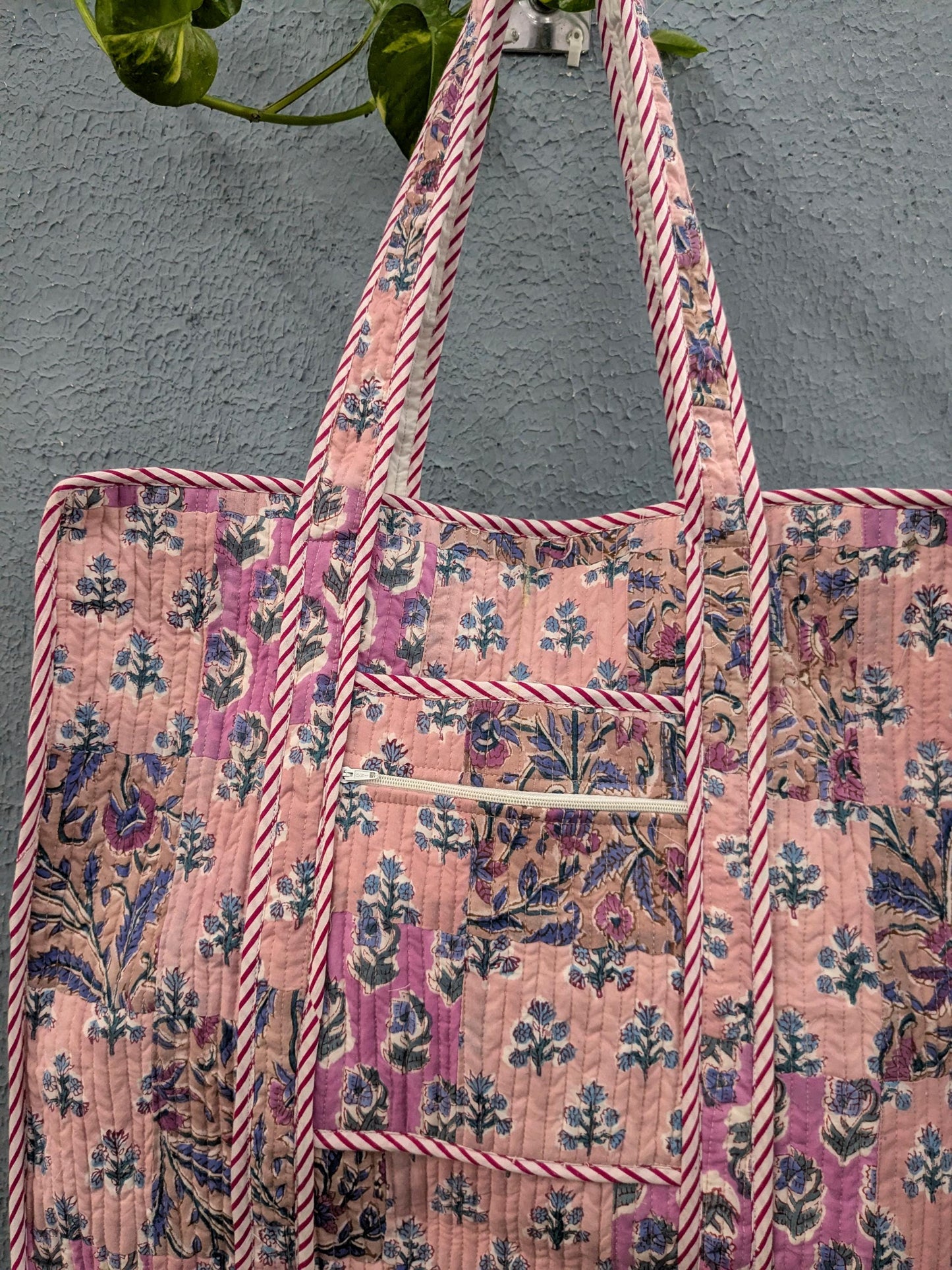 Cotton handmade block print bag, patchwork quilted bag, tote Large travel bag, Quilted Tote Bag, Quilted Cotton Tote bag With Zipper