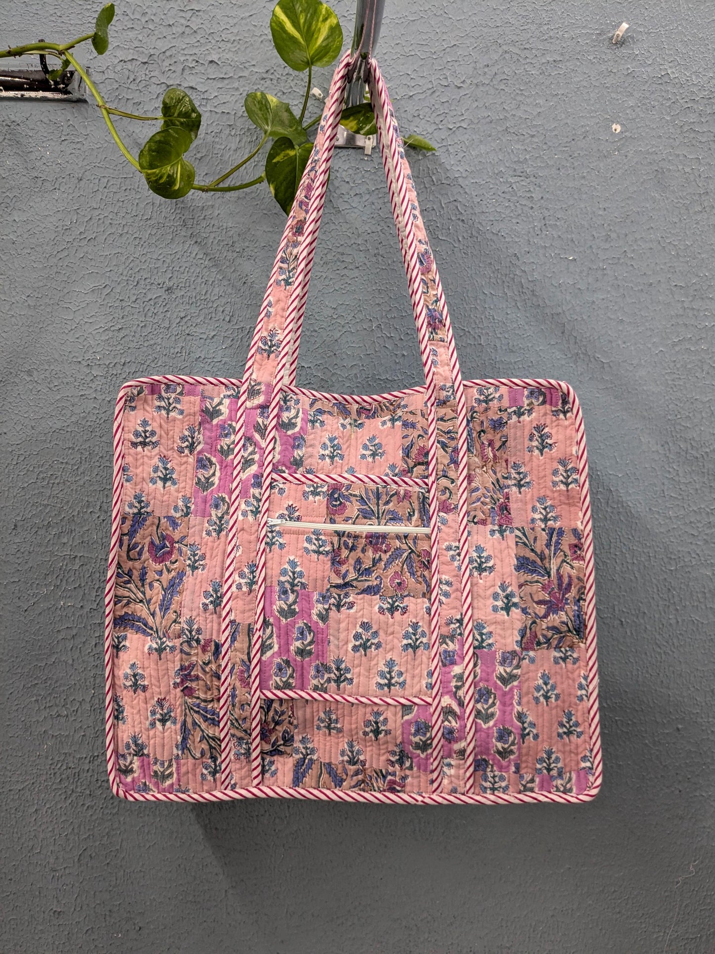 Cotton handmade block print bag, patchwork quilted bag, tote Large travel bag, Quilted Tote Bag, Quilted Cotton Tote bag With Zipper